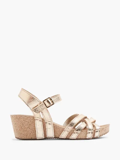 Sandale s petom