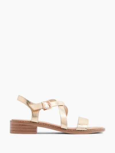 Sandale s petom