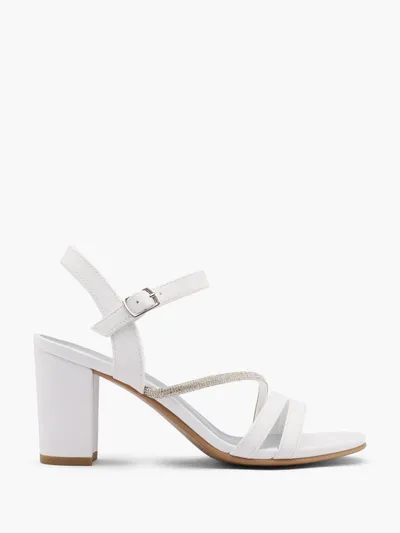 Sandale s petom