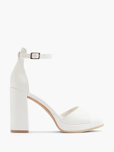 Sandale s petom