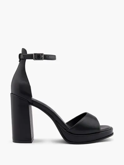 Sandale s petom