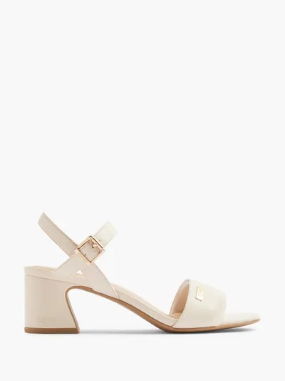 Sandale s petom