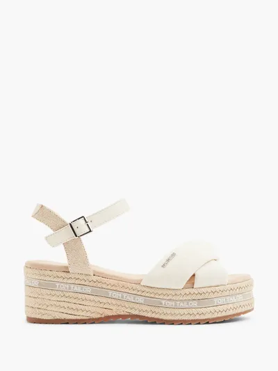 Sandale s petom