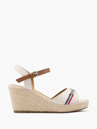 Sandale s petom