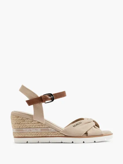 Sandale s petom