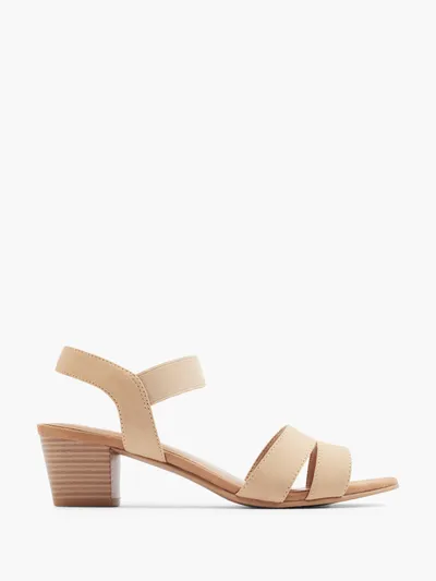 Sandale s petom