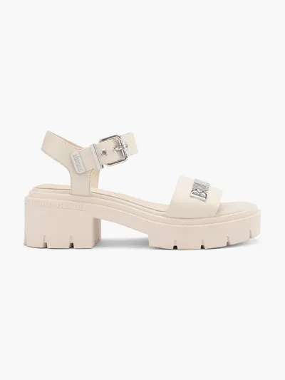 Sandale s petom
