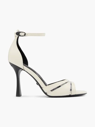 Sandale s petom