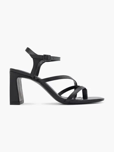 Sandale s petom