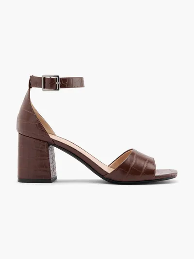 Sandale s petom