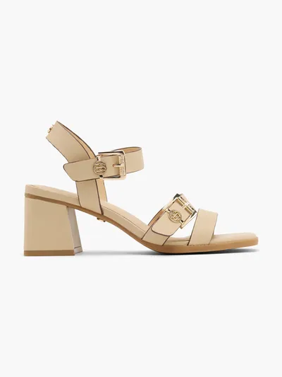Sandale s petom