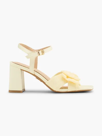 Sandale s petom