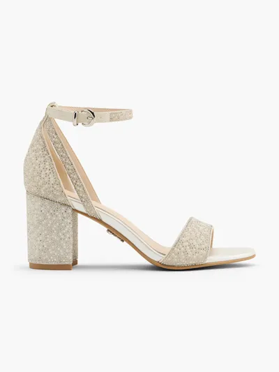 Sandale s petom