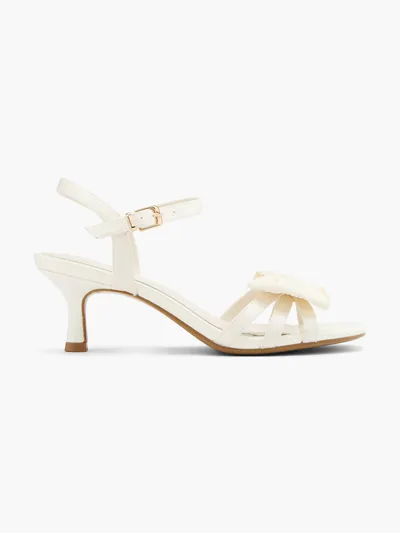 Sandale s petom