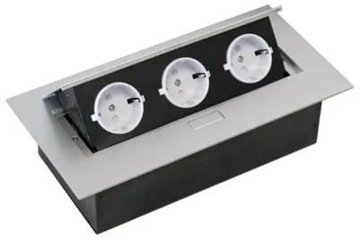 Ugradbena utičnica sa tri šuko utičnice