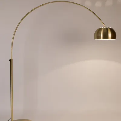 Zuiver Podna lampa Bow, zlatne boje