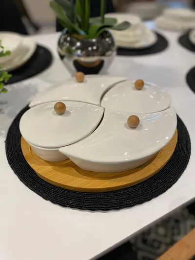 Milleryt Set keramičkih zdjelica na drvenom pladnju PR-BY234, 4 komada, Bijeli
