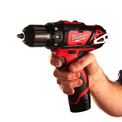 Milwaukee Akumulatorski izvijač M12 BDD-202C, 12V, Crveni