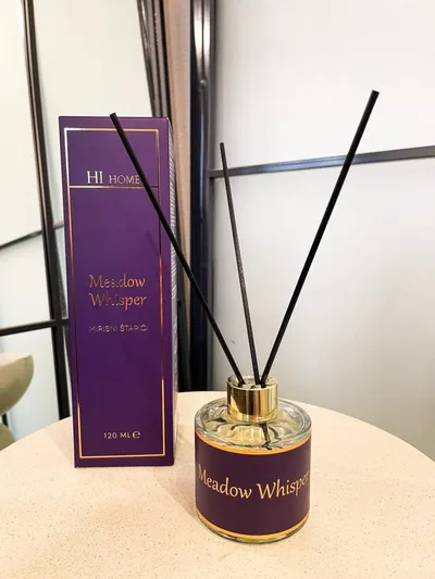Hi by Ilda Bočica sa mirisnim štapićima Meadow Whisper, 120 ml