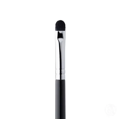 Blush Četkica za precizno sjenčenje Master Line BLSH16M