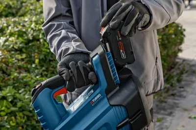Bosch Aku duvač lišća GBL 18V-750, Solo, 18V, Plavi