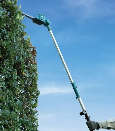 Makita Akumulatorske teleskopske makaze za živicu UN460WDZ 12 V SOLO
