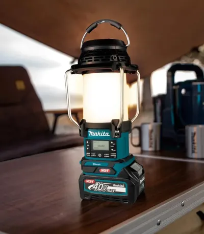 Makita XGT 40V Akumulatorski Radio + Svjetiljka Lampa 2U1 40V XGT Mr009Gz