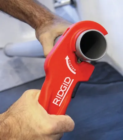 Ridgid Rezač Plastičnih Odvodnih Cijevi P-Tec 3240 za Cijevi 32 i 40 mm