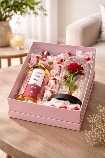 AMORA - poklon paket sa ružom, Bartender Rose ginom i Raffaello čokoladicama