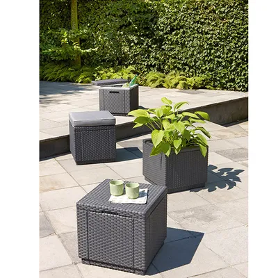 KETER Ice Cube – sivi pomoćni stol s funkcijom frižidera i sjedišta 42 × 42 × 41 cm