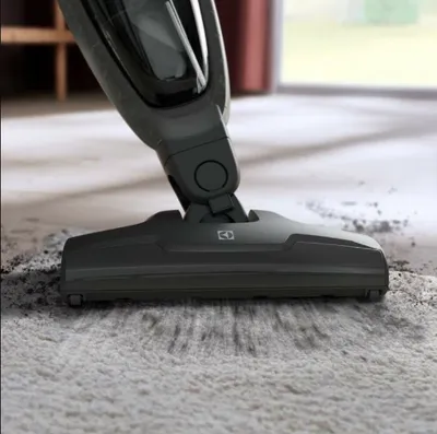 Electrolux ES31CB18SH 2 u 1 bežični štapni usisivač, bijeli