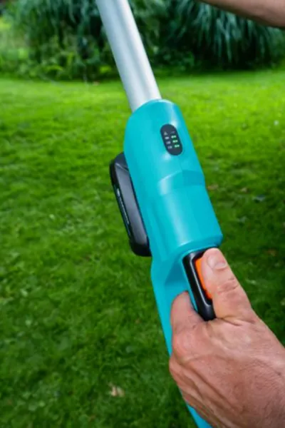 GARDENA Baterijski teleskopski trimer za živu ogradu ths 42/18V p4A