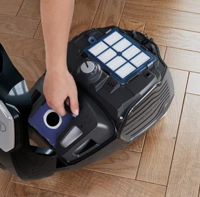 ELECTROLUX Usisivač sa kesom EPF63EB-S crni