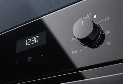 Electrolux Ugradbena pećnica KODEF70BZ, Crna