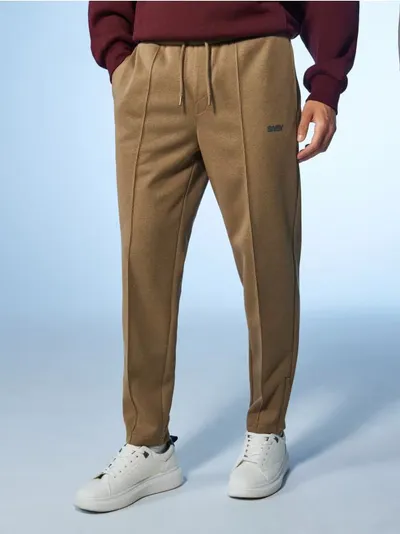 Tapered fit pantalone