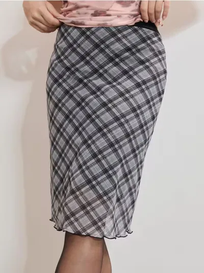 Karirana midi suknja