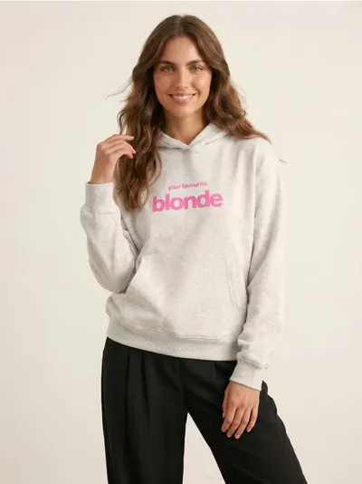 Hoodie s natpisom