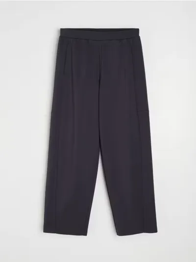 Barrel-leg pantalone sa dodatkom viskoze i šavovima