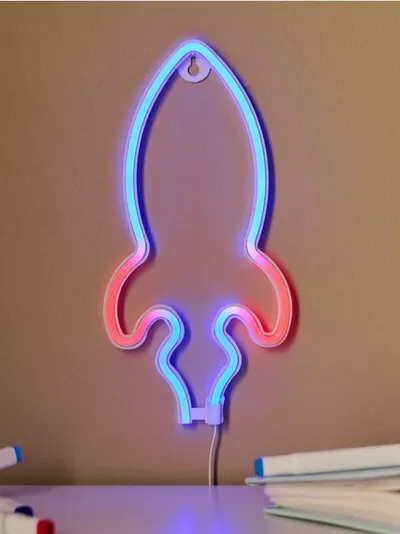 LED lampa u obliku rakete