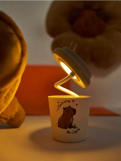 LED lampa s motivom šolje i kapibare