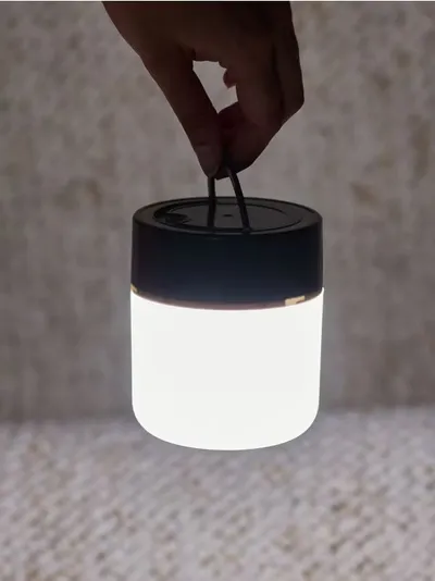 Prenosiva LED lampica s drškom