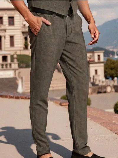 Slim fit chino pantalone u kariranom uzorku