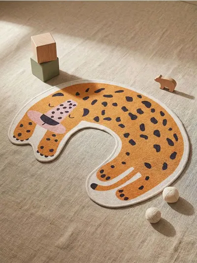 Tepih u obliku leoparda
