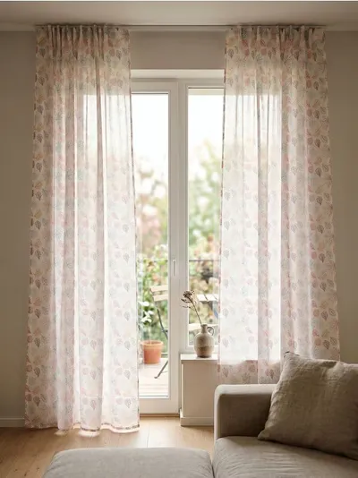 Zavjesa na traci s motivom lišća