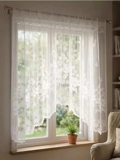 Čipkasta zavjesa na trakama s motivom ruža