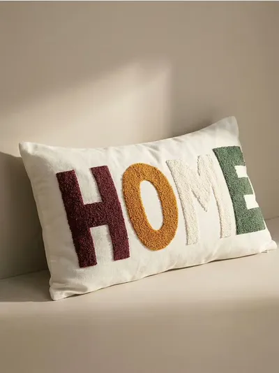 Dekorativna jastučnica s natpisom „Home“