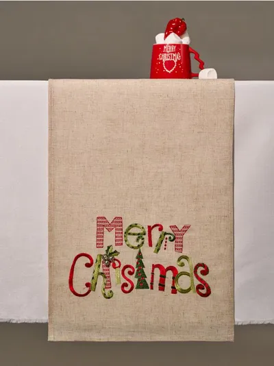 Stolnjak traka sa izvezenim natpisom „Merry Christmas“