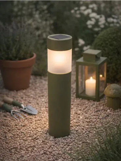 Solarna LED vrtna lampa za zabijanje u zemlju