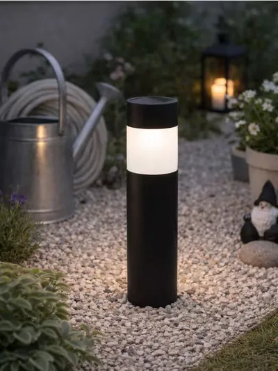 Solarna LED vrtna lampa za zabijanje u zemlju