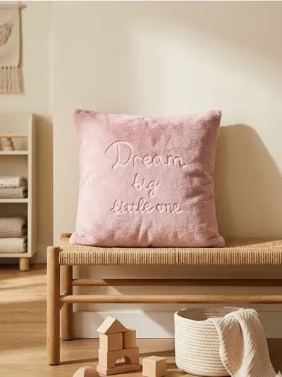 Jastučnica s natpisom „Dream big little one“